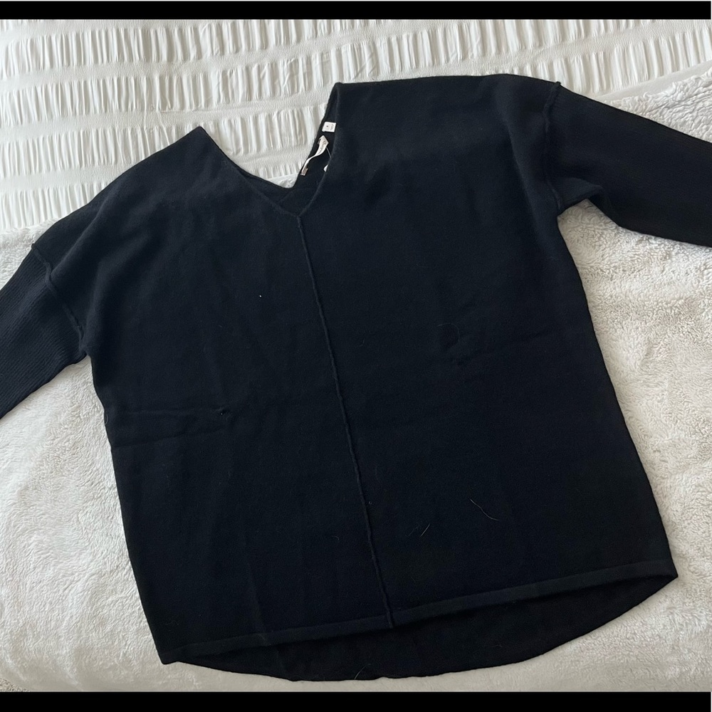 Black v neck sweater, 100% cashmere. New with tags
